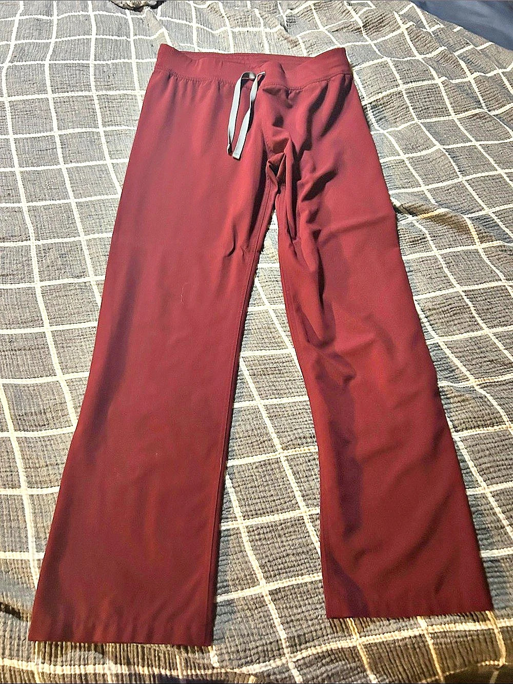 FIGS Technical Collection scrub top and pants Burgundy Size Medium Scrub Set